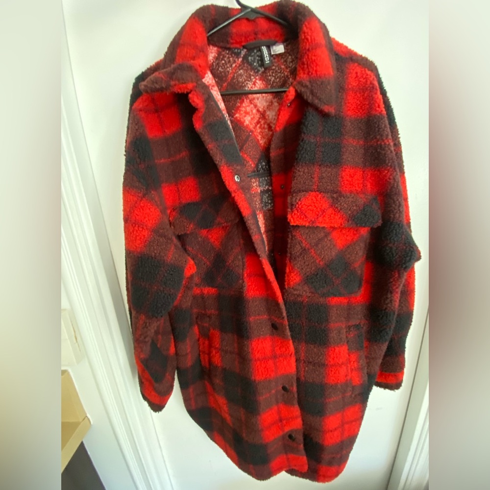 Divided H&M Red and Black Plaid Sherpa Jacket Woman’s Size Medium